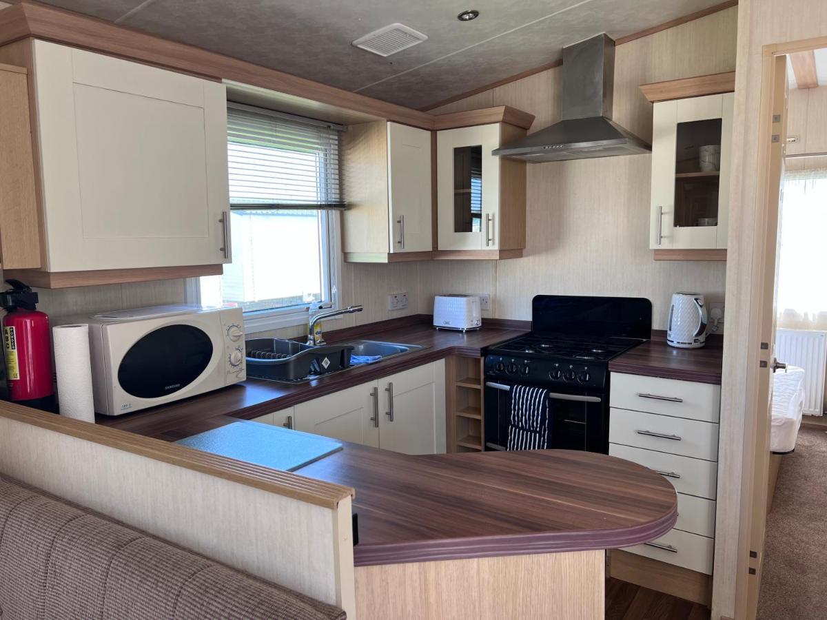 Pg174 Golden Palm 8 Berth Caravan With Decking Apartment