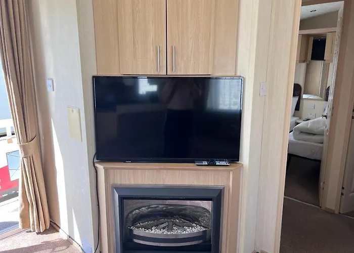 Pg174 Golden Palm Resort 8 Berth Caravan With Decking