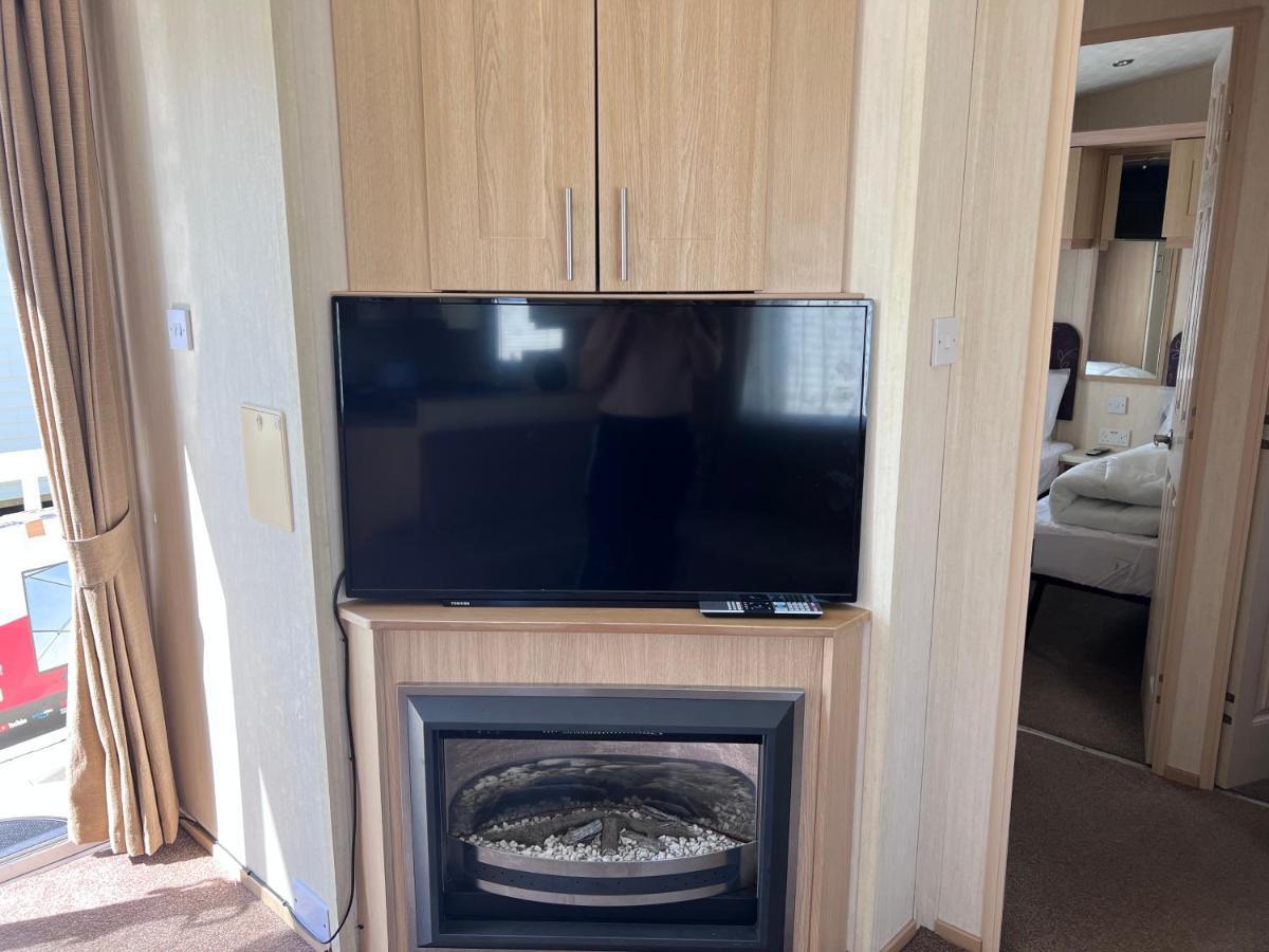 Pg174 Golden Palm 8 Berth Caravan With Decking Apartment