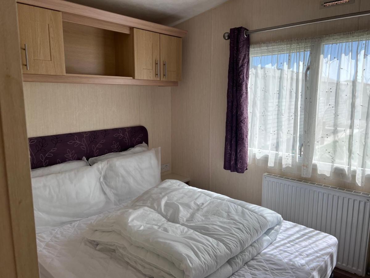 Pg174 Golden Palm 8 Berth Caravan With Decking Apartment *