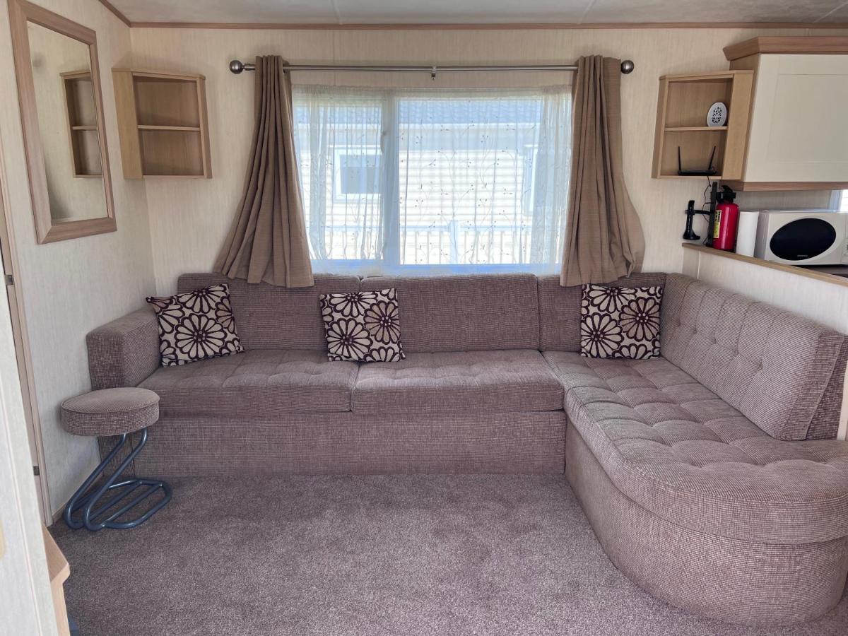 Pg174 Golden Palm 8 Berth Caravan With Decking Apartment