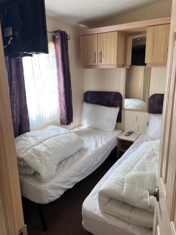 Apartment Pg174 Golden Palm 8 Berth Caravan With Decking *