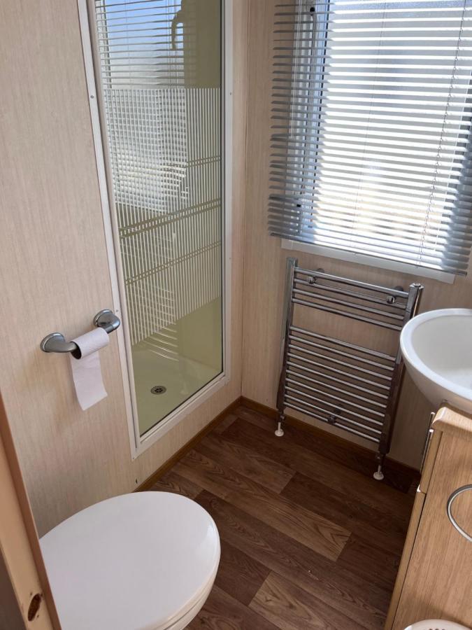 Pg174 Golden Palm 8 Berth Caravan With Decking